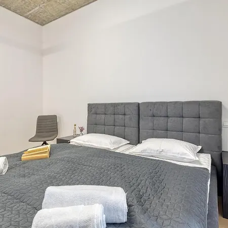 City Flow - Happy Apartment *