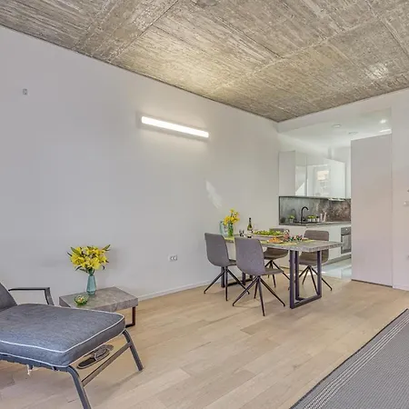City Flow - Happy Apartment *