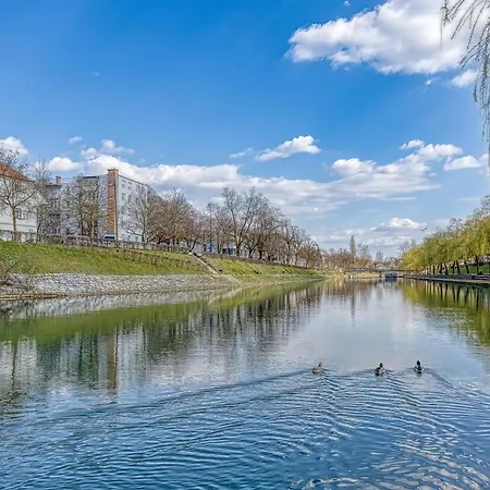 City Flow - Happy Apartment *