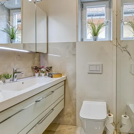 City Flow - Happy Apartment *