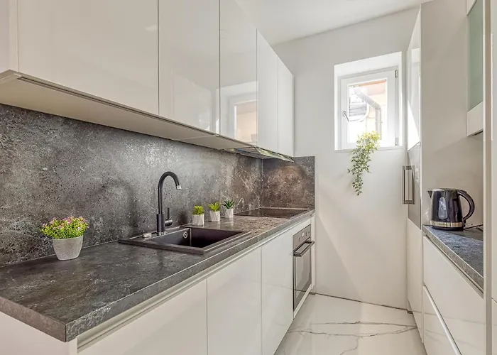 Apartman City Flow - Happy *