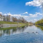 City Flow - Happy Lägenhet *
